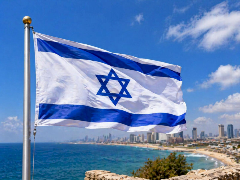 Ngôi sao David nổi bật trên quốc kỳ Israel với hai dải màu xanh dương