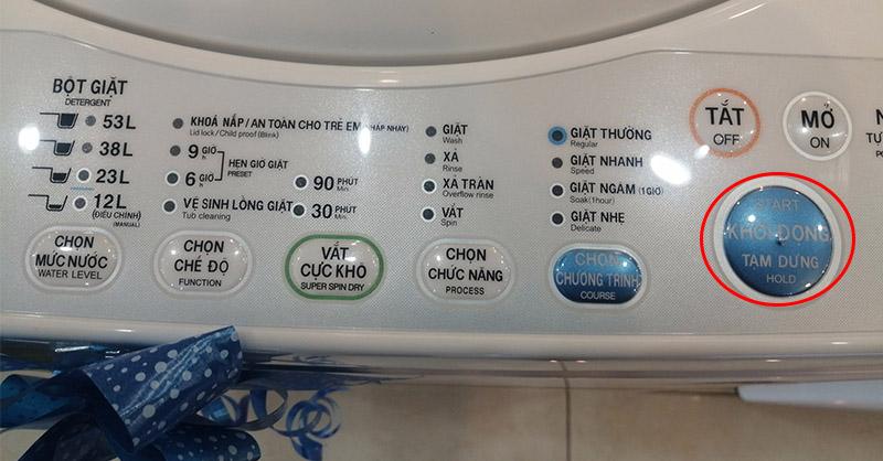 Nhấn nút "Khởi động" để bắt đầu chương trình giặt