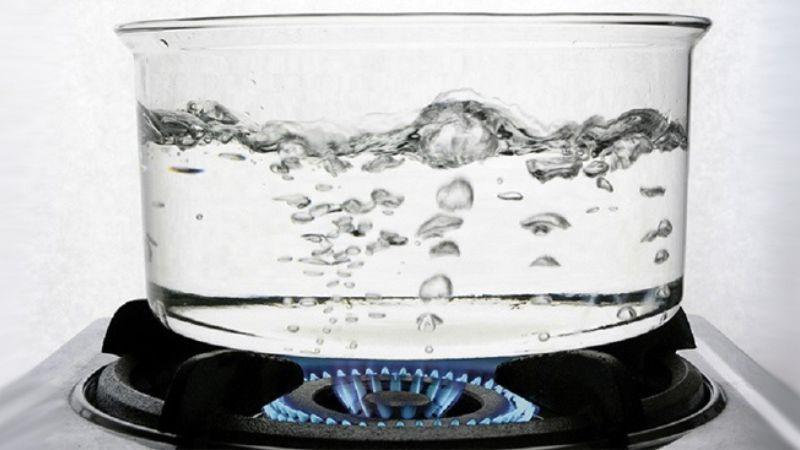 Nước đun sôi là cách lọc nước giúp loại bỏ hiệu quả vi khuẩn