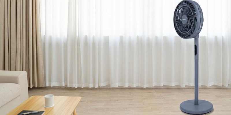 Quạt Panasonic đứng sở hữu thiết kế hiện đại