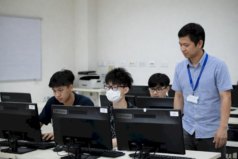 Quy đổi điểm giữa bài thi riêng và tổ hợp chuẩn