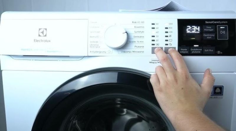 Reset máy giặt Electrolux có thể giúp bạn xóa một số lỗi cơ bản