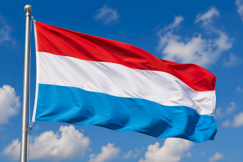 Sắc xanh nhạt đặc trưng giúp người xem dễ dàng phân biệt cờ Luxembourg với các quốc gia khác