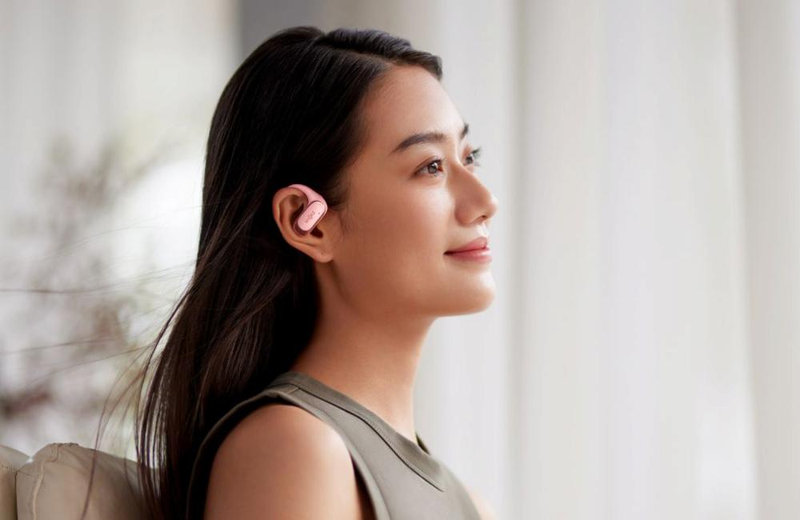 Shokz OpenFit Air móc tai nhẹ, dễ đeo trong thời gian dài