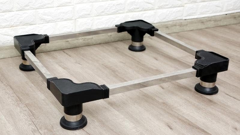 Trang bị chân đỡ giúp bảo vệ lớp vỏ tủ lạnh khỏi tình trạng rỉ sét do ẩm