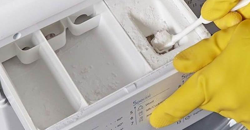 Vệ sinh khay máy giặt định kỳ