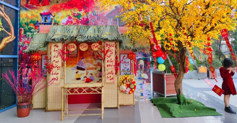 Trang trí Tết văn phòng cổ điển