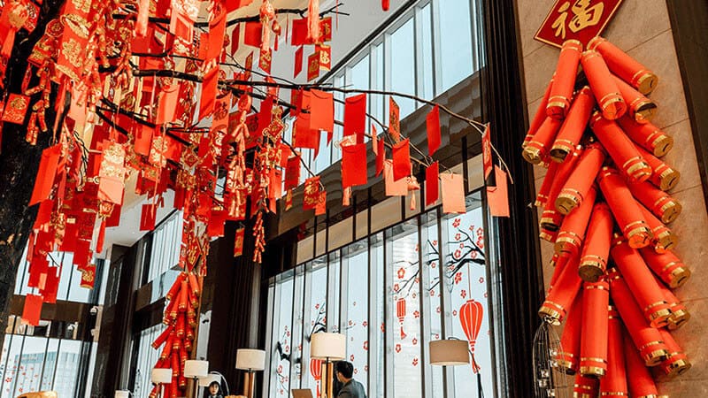 Trang trí Tết văn phòng bằng bao lì xì