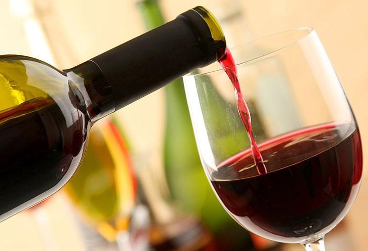 Có cách nào để giữ cho rượu vang không bị hỏng sau khi mở nắp?
