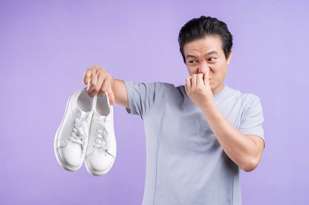 Đừng bỏ qua 8 cách khử mùi hôi giày cực đơn giản mà vô cùng hiệu quả này!