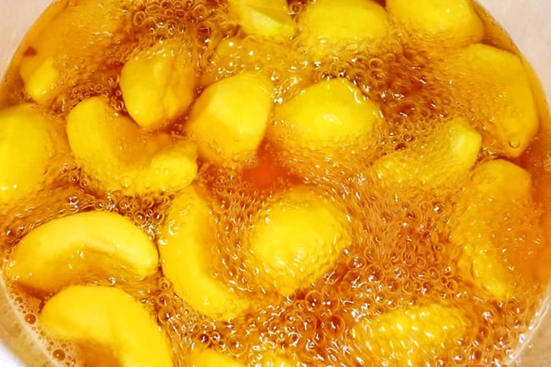 Sên đào với đường