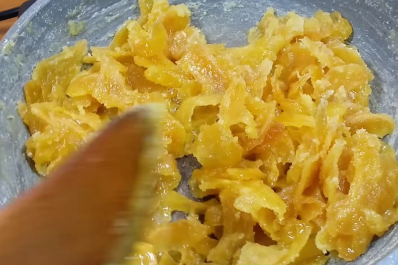 Sên gừng sợi với dứa