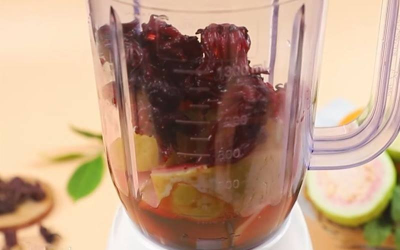 Xay ổi hồng và hoa atiso đỏ