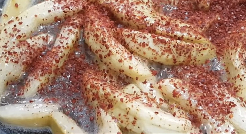 Sem ổi xanh với ớt bột tạo vị cay