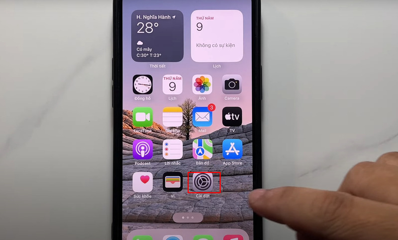 Mở mục Cài đặt trên điện thoại iPhone