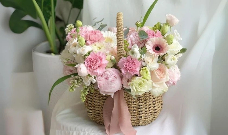 Giỏ hoa hồng nhẹ nhàng
