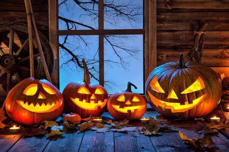 Caption, status Halloween phong cách ma mị, rùng rợn