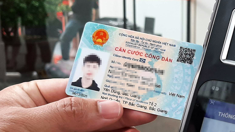 Căn cước công dân gắn chip là một trong những loại giấy tờ tùy thân quan trọng của công dân Việt Nam.