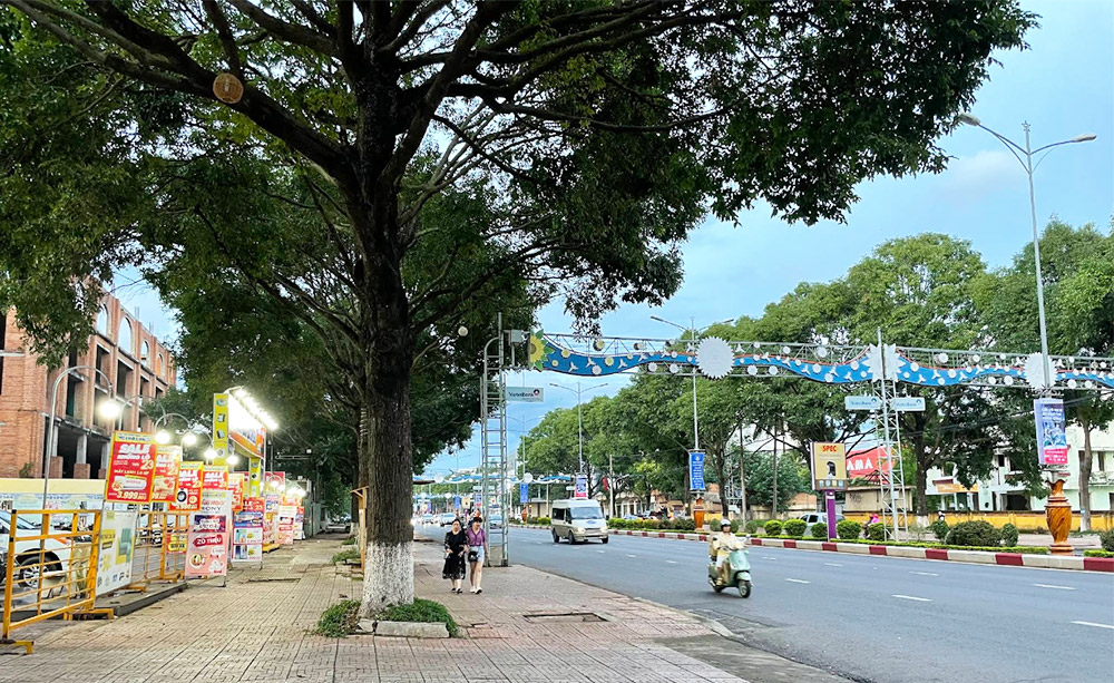 Chi nhánh nằm tại Tòa nhà Intimex, đường Nguyễn Tất Thành