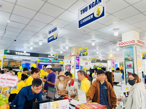 Hình khai trương Điện Máy Chợ Lớn Linh Đông – Cùng bạn tạo nên một không gian sống mơ ước.