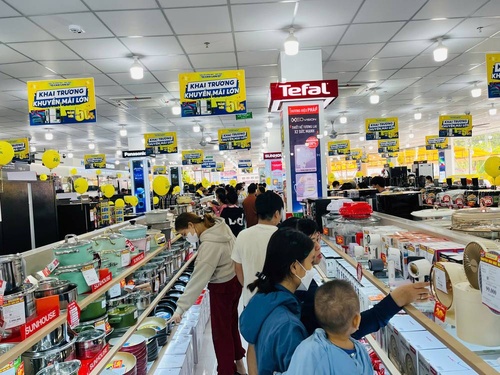 Hình khai trương Điện Máy Chợ Lớn Linh Đông – Mang lại sự hài lòng tối đa cho khách hàng.