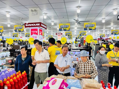 Hình khai trương Điện Máy Chợ Lớn Linh Đông – Tận hưởng cuộc sống tiện nghi, hiện đại.