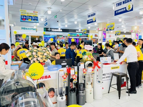 Hình khai trương Điện Máy Chợ Lớn Linh Đông – Đặt chất lượng lên hàng đầu.
