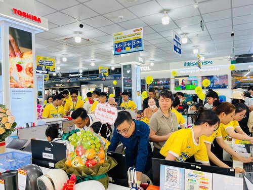 Hình khai trương Điện Máy Chợ Lớn Linh Đông – Đa dạng sản phẩm, phong phú sự lựa chọn.