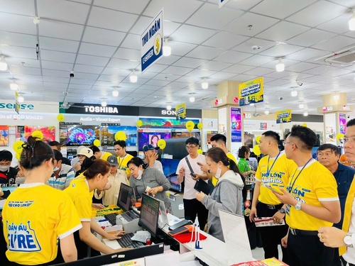 Hình khai trương Điện Máy Chợ Lớn Linh Đông – Giá cả cạnh tranh, ưu đãi hấp dẫn.