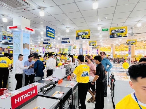 Hình khai trương Điện Máy Chợ Lớn Linh Đông – Cùng bạn nâng tầm cuộc sống.