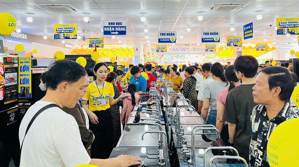 Trực tiếp quan sát sản phẩm để lựa chọn được món đồ ưng ý