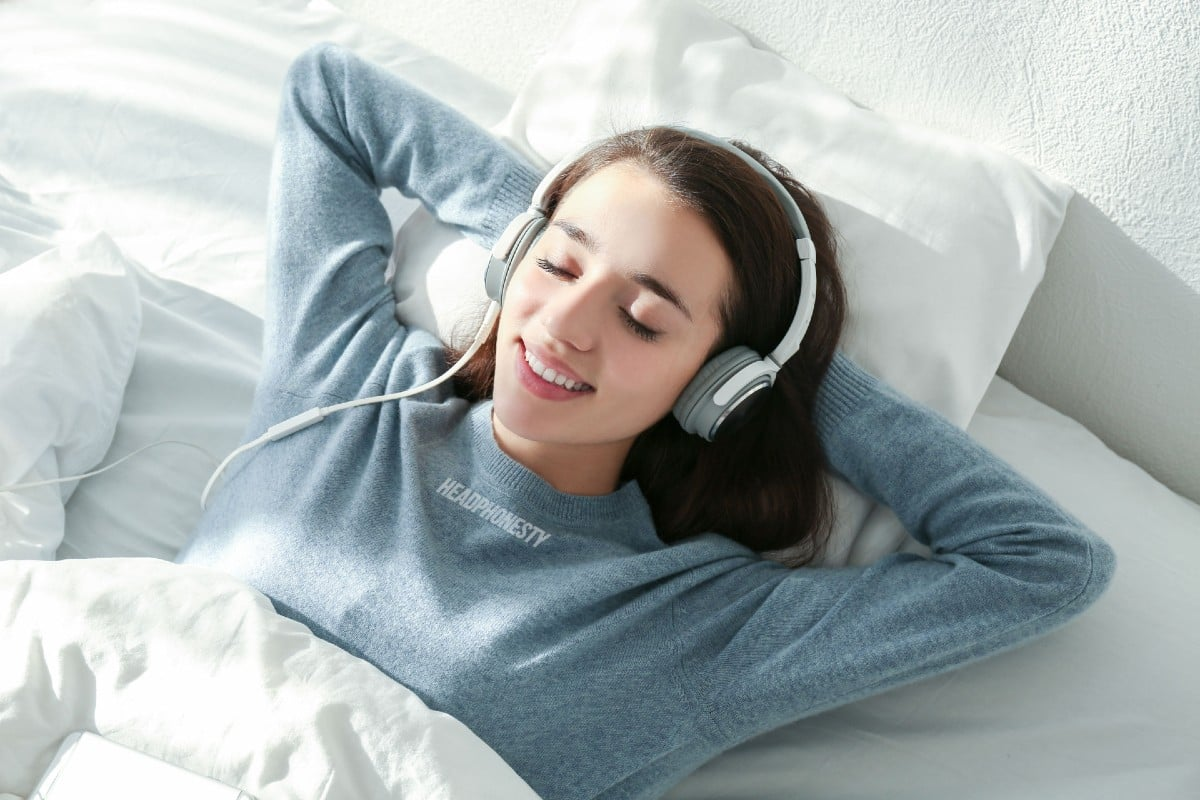 đeo tai nghe khi ngủ 3