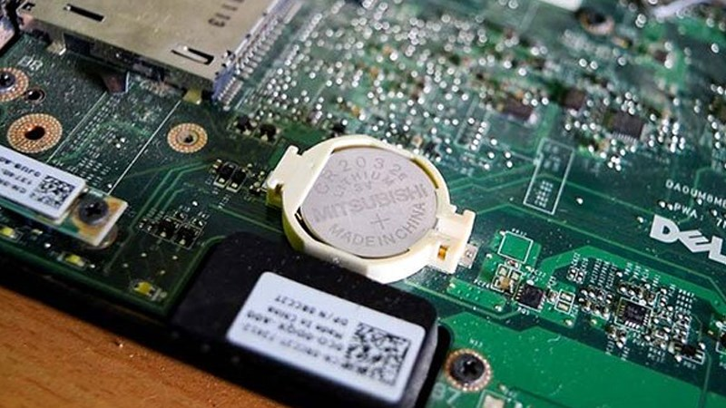 Nguyên nhân khiến máy tính restart liên tục có thể do hết pin CMOS.