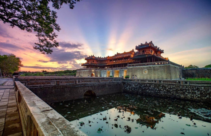 Đại Nội Huế lung linh dưới ánh hoàng hôn