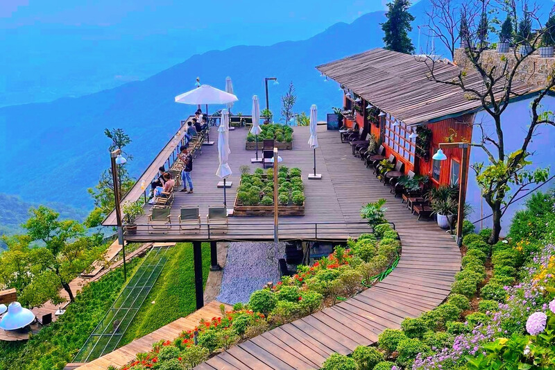 Quán cà phê trên cao ở Tam Đảo với view núi rừng