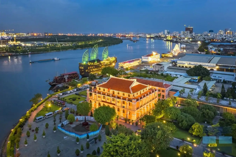 Bến Nhà Rồng nhìn từ trên cao về đêm