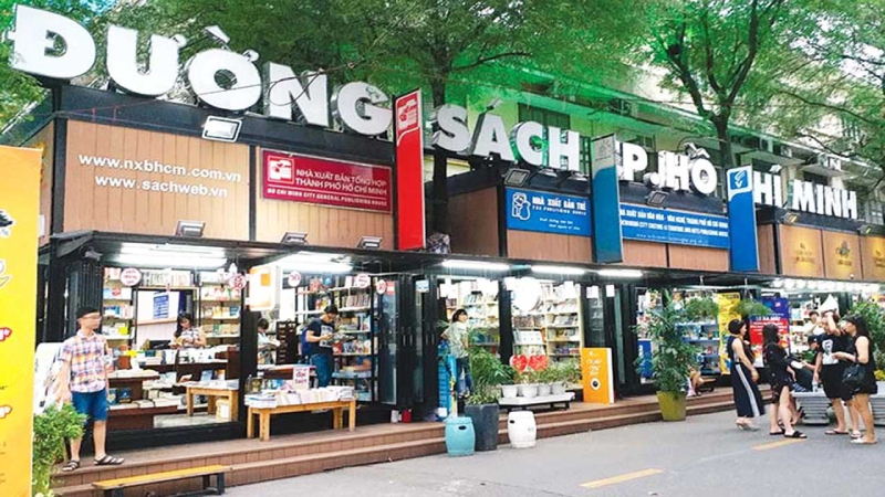 Đường sách Nguyễn Văn Bình đông vui dịp 2/9
