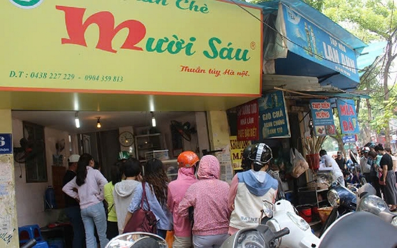 Quán chè Mười Sáu đông khách tại Hà Nội