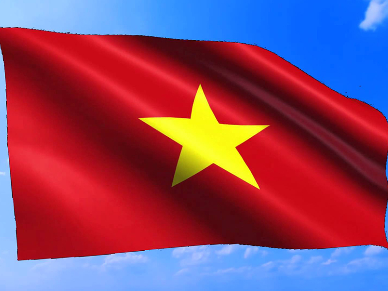 Background cờ đỏ sao vàng tung bay trên bầu trời xanh 