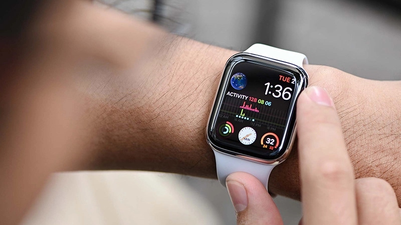 Smartwatch theo dõi lượng calo khi thưởng thức bánh Trung thu