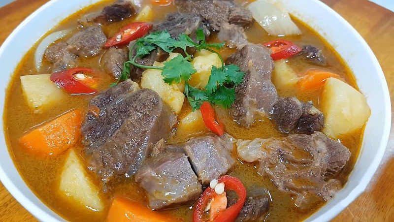 Tô bò hầm khoai tây