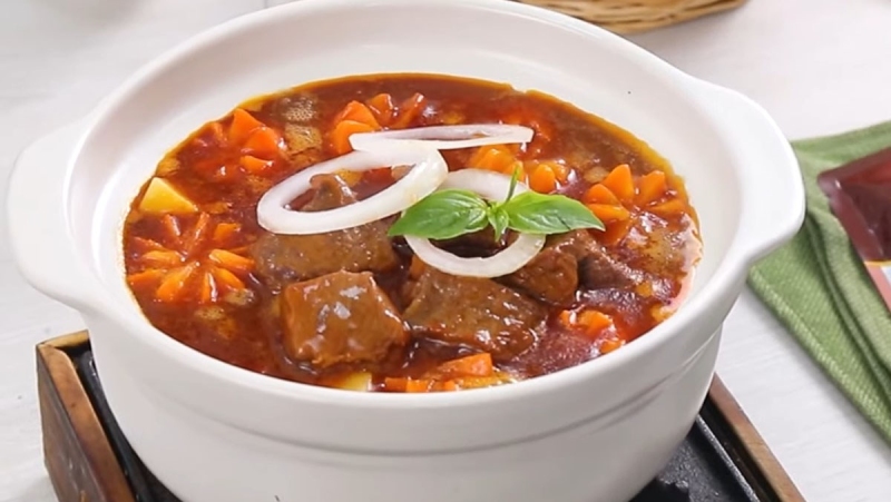 Tô bò nấu sốt vang hấp dẫn