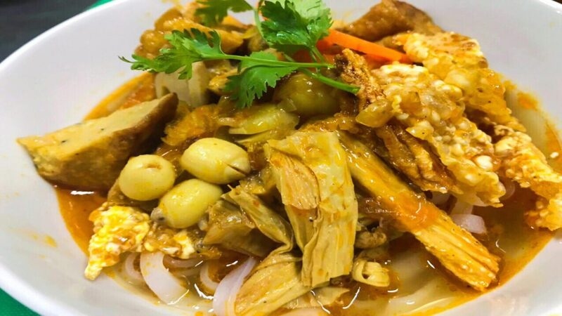 Món mì quảng chay đơn giản