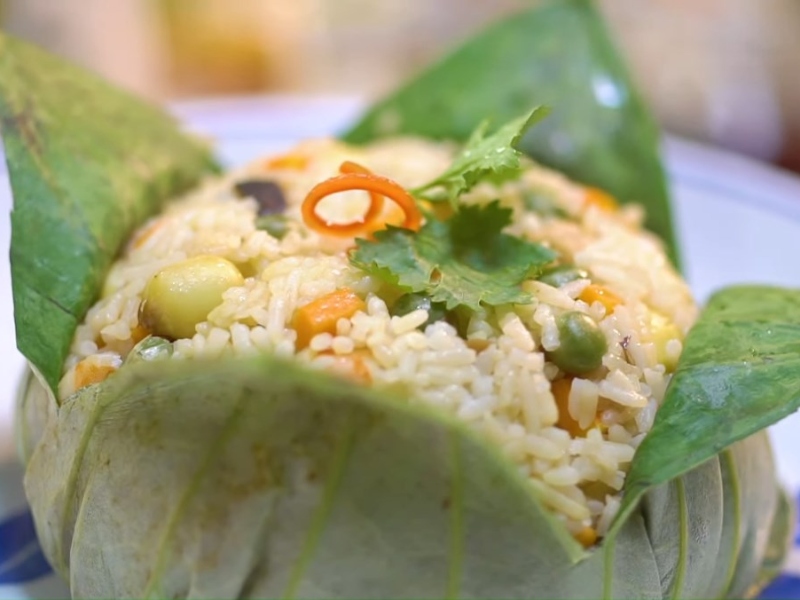 Món xôi gà lá sen bổ dưỡng
