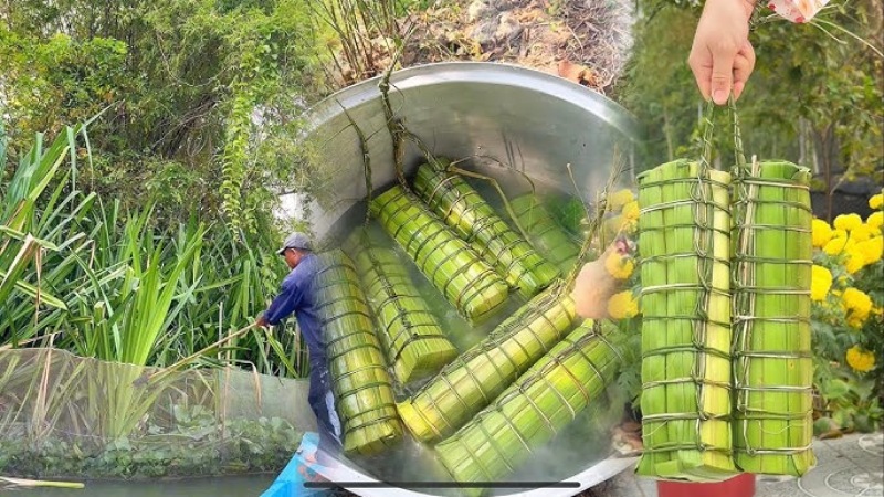 Bánh Tét được luộc trong nồi lớn và gói thành từng đòn