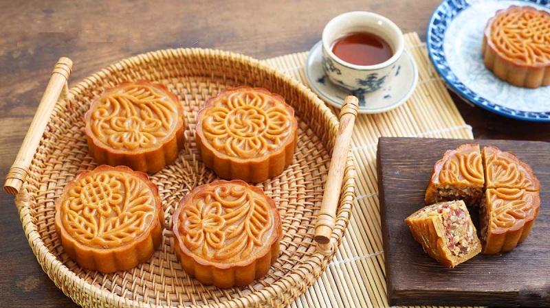 Bánh Trung Thu đậu xanh và yến mạch với lớp vỏ vàng