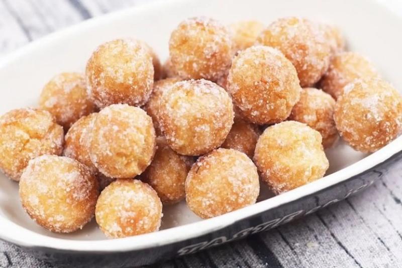 Bánh nhãn - Viên bánh tròn nhỏ, vàng ruộm, giòn rụm bên ngoài