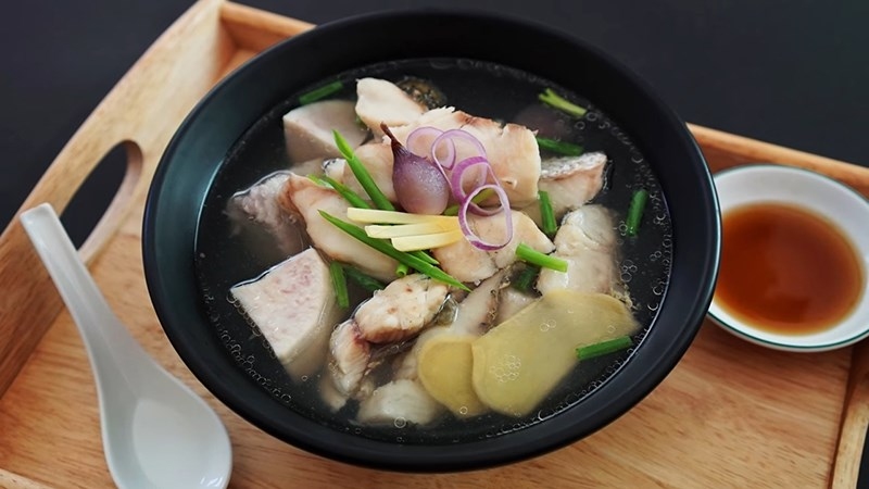 món canh khoai môn nấu với cá