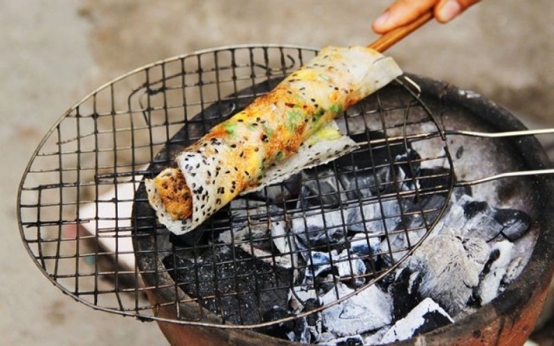 Món bánh tráng nướng mắm ruốc