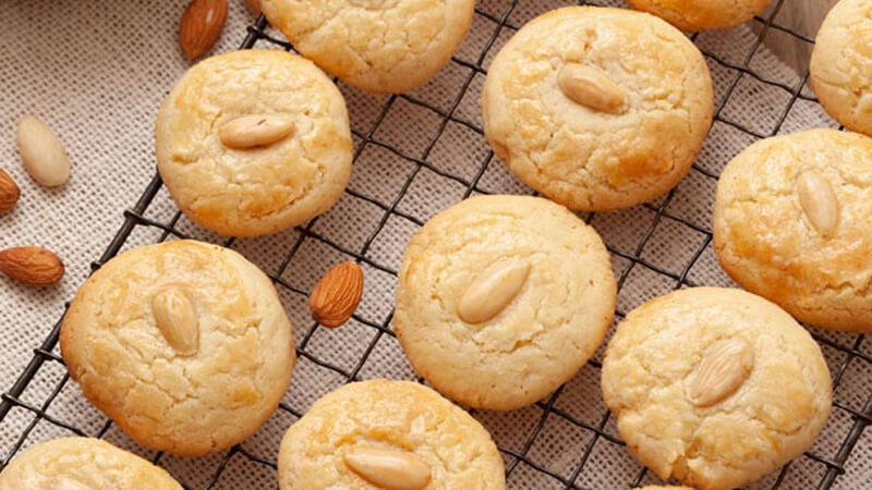 Bánh quy hạnh nhân nướng vàng
